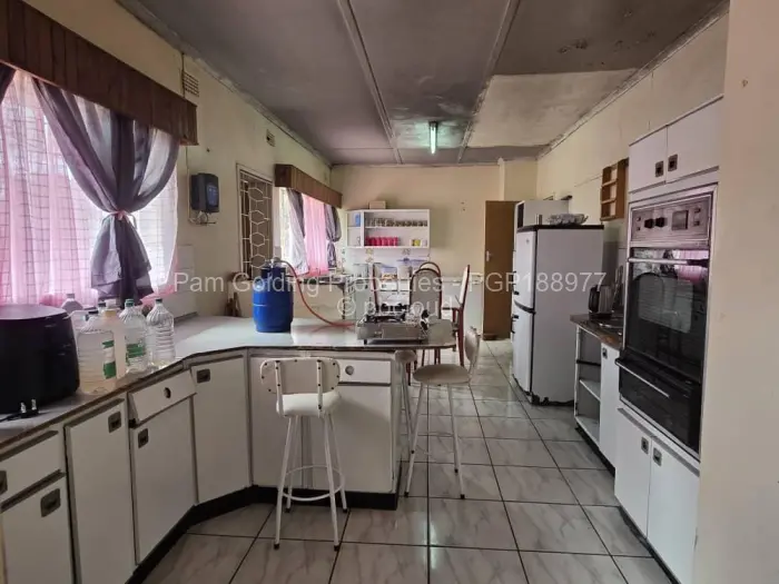 4 Bedroom House for Sale in Highmount, Bulawayo