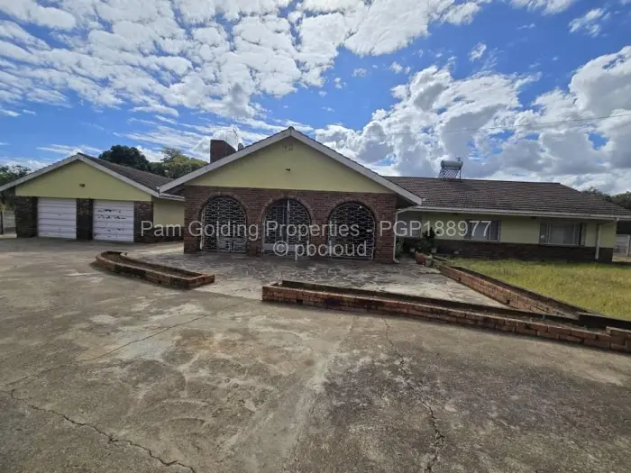 4 Bedroom House for Sale in Highmount, Bulawayo