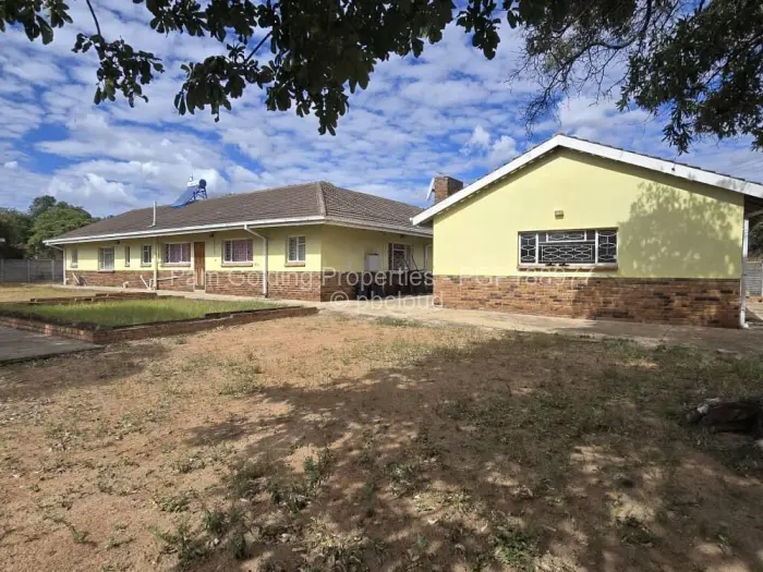 4 Bedroom House for Sale in Highmount, Bulawayo