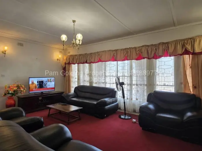4 Bedroom House for Sale in Highmount, Bulawayo