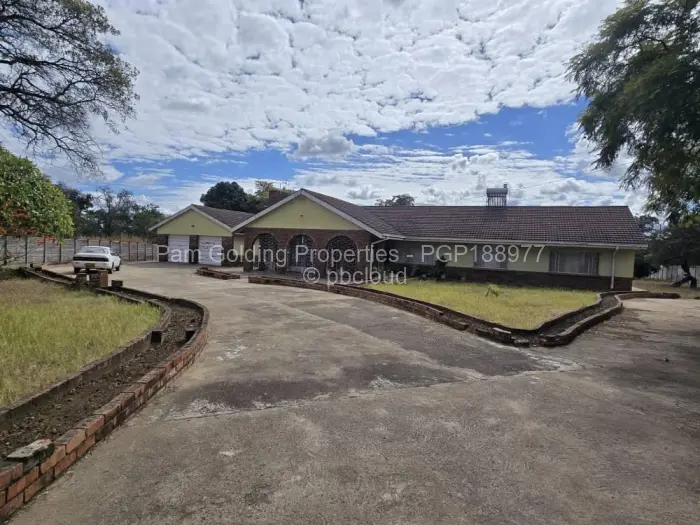 4 Bedroom House for Sale in Highmount, Bulawayo