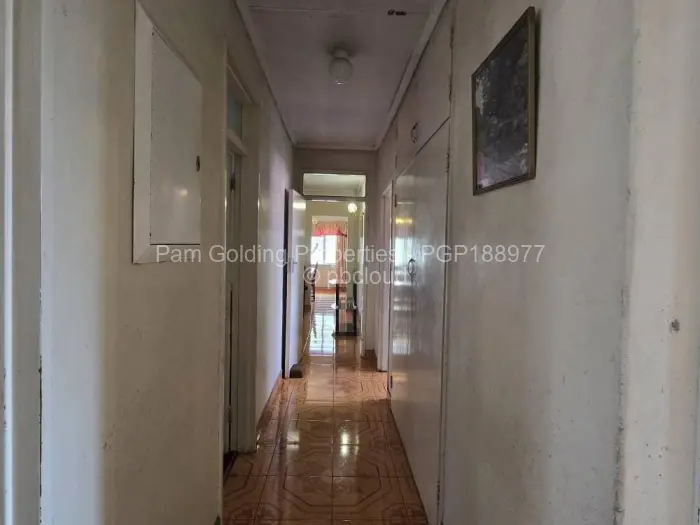 4 Bedroom House for Sale in Highmount, Bulawayo