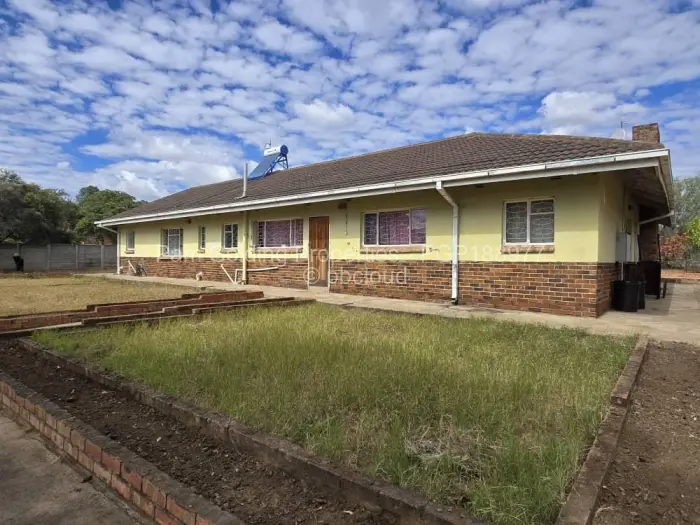 4 Bedroom House for Sale in Highmount, Bulawayo