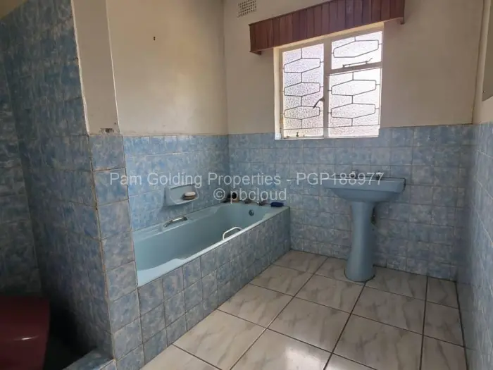 4 Bedroom House for Sale in Highmount, Bulawayo