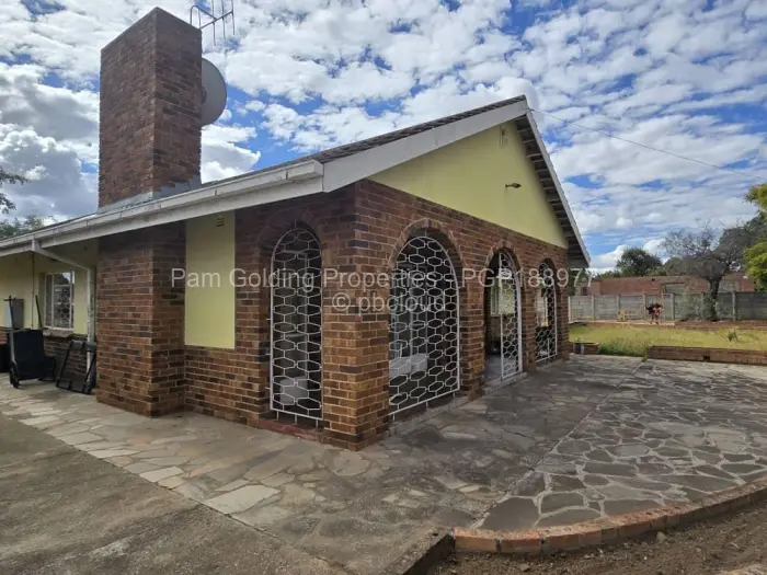 4 Bedroom House for Sale in Highmount, Bulawayo