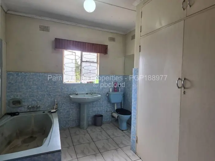 4 Bedroom House for Sale in Highmount, Bulawayo