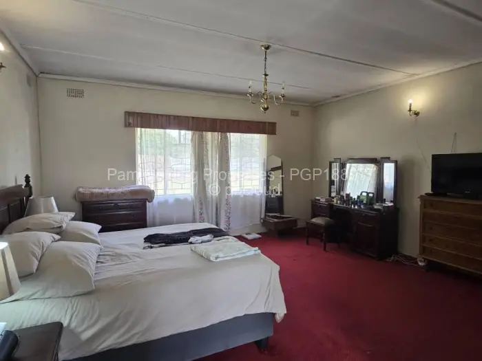 4 Bedroom House for Sale in Highmount, Bulawayo