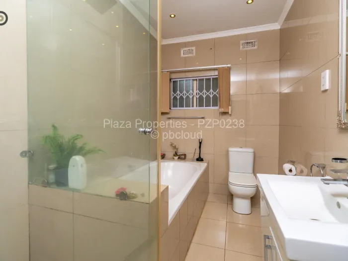 5 Bedroom House for Sale in Alexandra Park, Harare