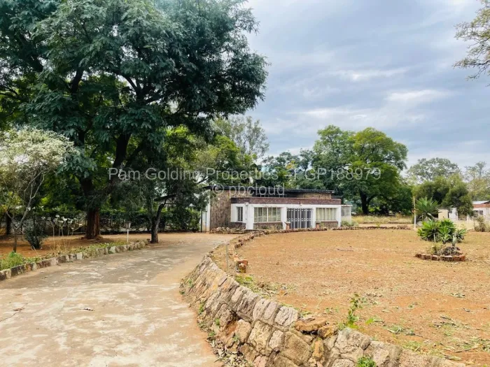 3 Bedroom House for Sale in Matsheumhlope, Bulawayo