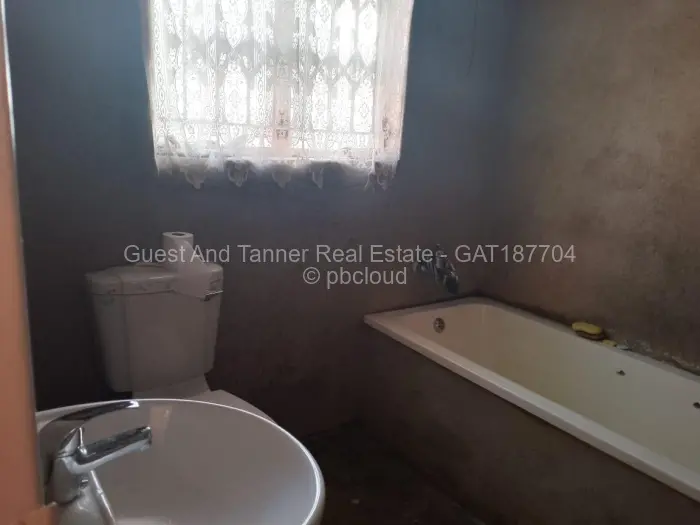 4 Bedroom House for Sale in Chitungwiza, Chitungwiza