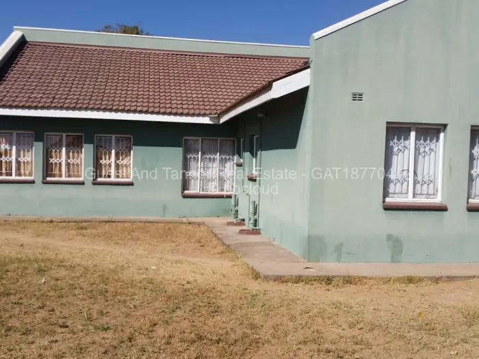 4 Bedroom House for Sale in Chitungwiza, Chitungwiza