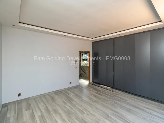 Townhouse/Complex/Cluster for Sale in Highlands, Harare