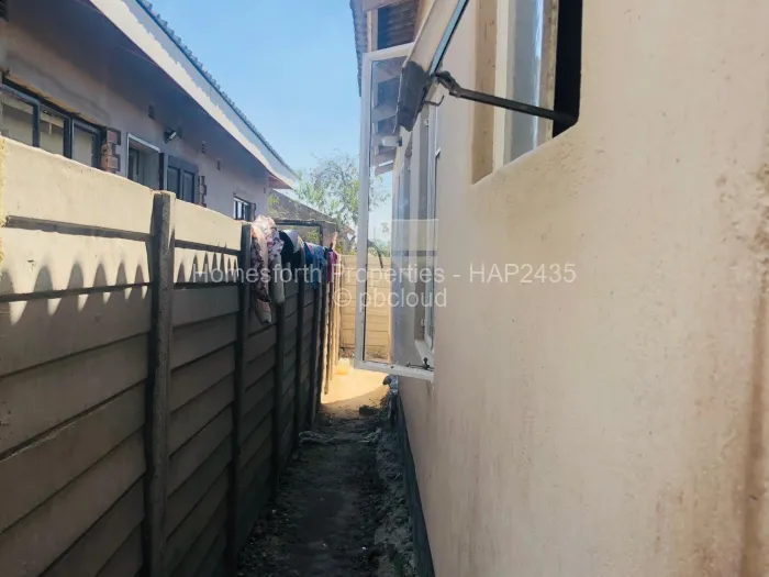 4 Bedroom House for Sale in Chitungwiza, Chitungwiza