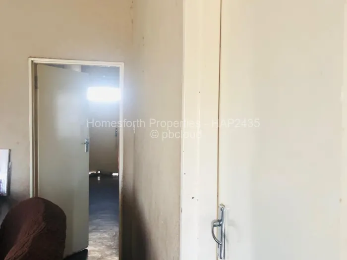 4 Bedroom House for Sale in Chitungwiza, Chitungwiza