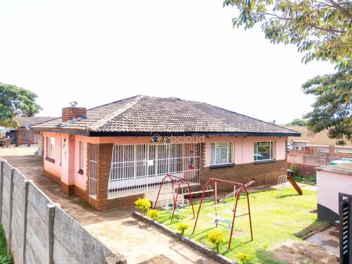 4 Bedroom House for Sale in Westlea, Harare