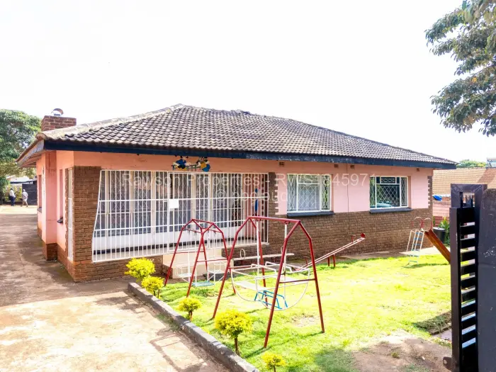 4 Bedroom House for Sale in Westlea, Harare