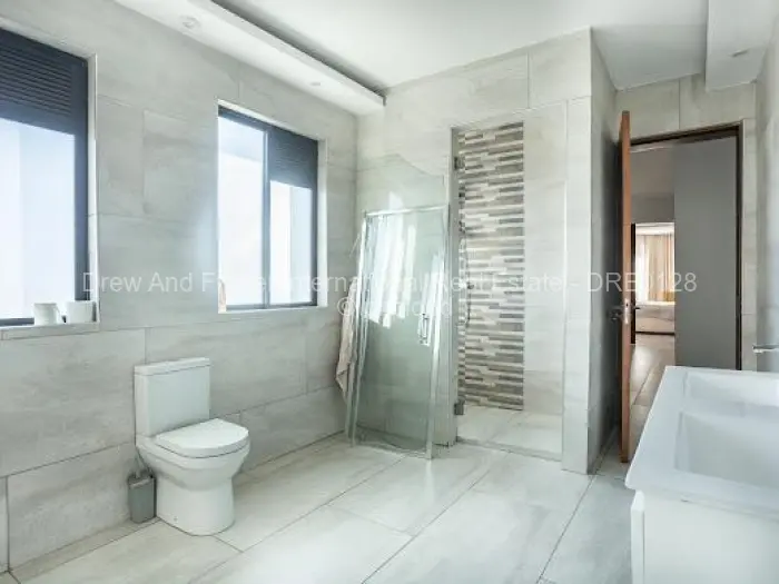 Townhouse/Cluster for Sale in Arlington, Harare