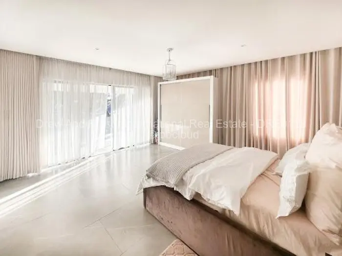 Townhouse/Cluster for Sale in Arlington, Harare