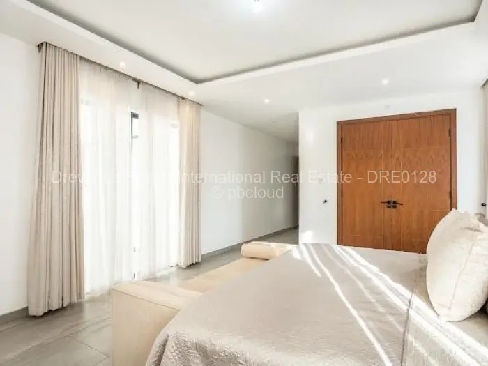 Townhouse/Cluster for Sale in Arlington, Harare