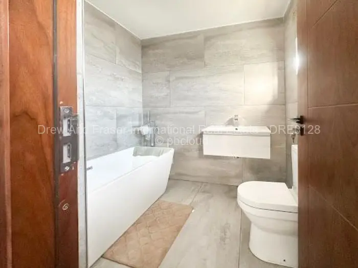 Townhouse/Cluster for Sale in Arlington, Harare