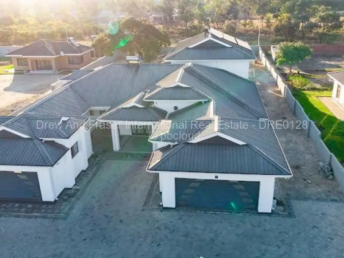 Townhouse/Cluster for Sale in Arlington, Harare