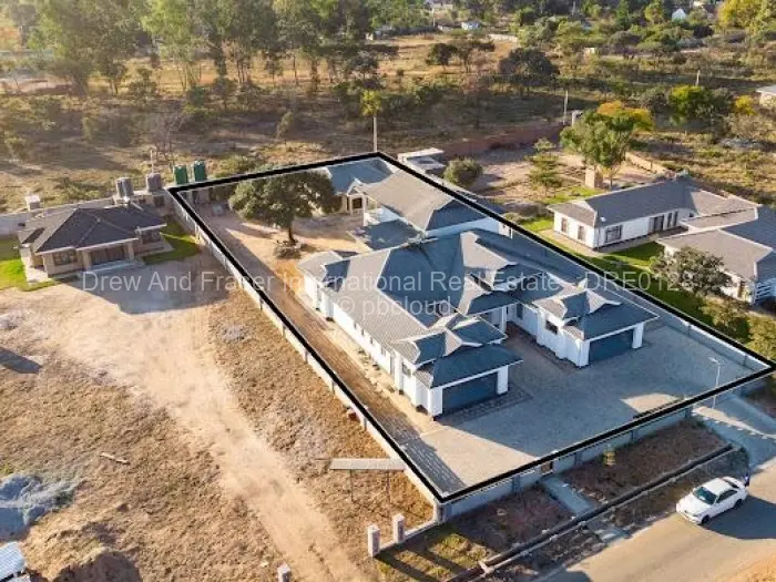 Townhouse/Cluster for Sale in Arlington, Harare