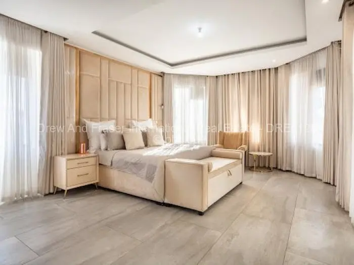 Townhouse/Cluster for Sale in Arlington, Harare