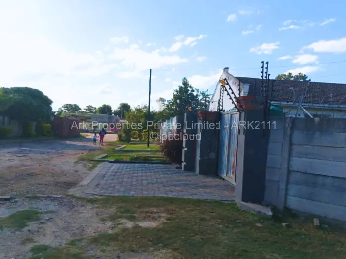 5 Bedroom House for Sale in Waterfalls, Harare