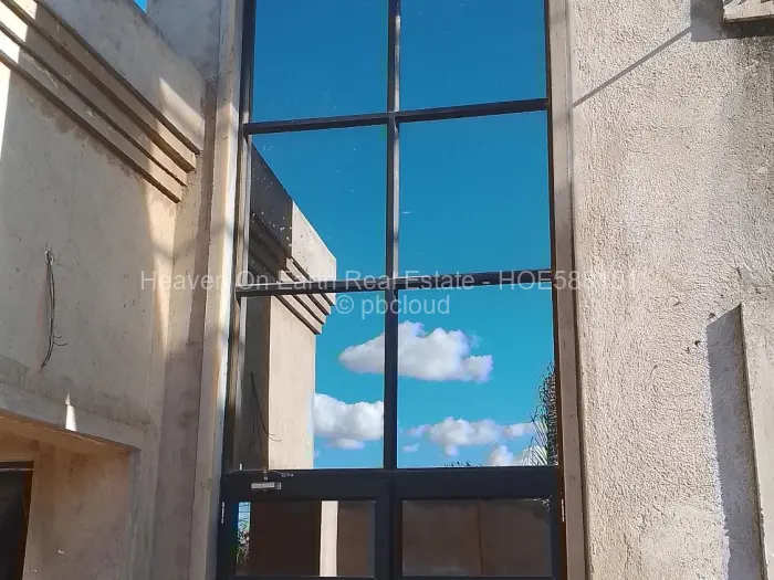 5 Bedroom House for Sale in Crowhill Views, Harare