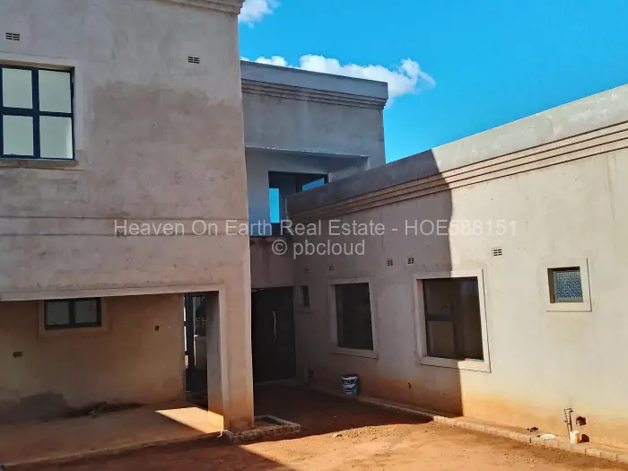 5 Bedroom House for Sale in Crowhill Views, Harare