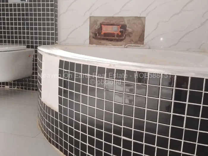 5 Bedroom House for Sale in Crowhill Views, Harare