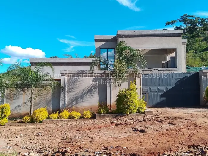 5 Bedroom House for Sale in Crowhill Views, Harare