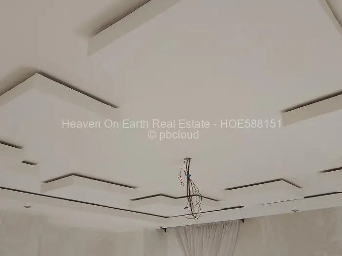 5 Bedroom House for Sale in Crowhill Views, Harare