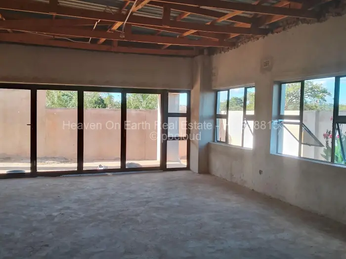 5 Bedroom House for Sale in Crowhill Views, Harare