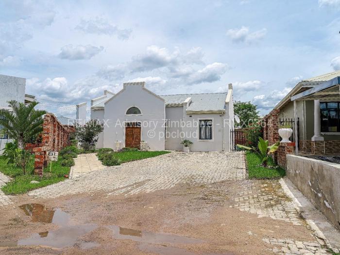 Townhouse/Cluster for Sale in Arlington, Harare