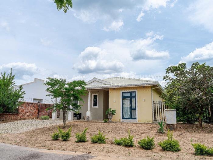 Townhouse/Cluster for Sale in Arlington, Harare