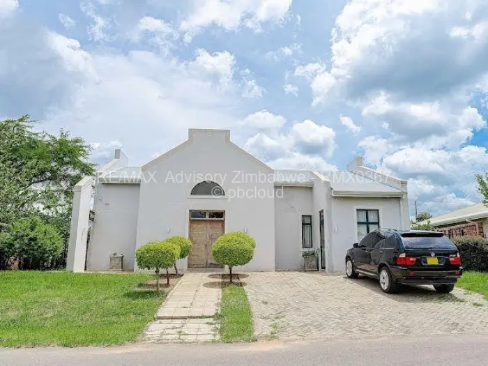 Townhouse/Cluster for Sale in Arlington, Harare