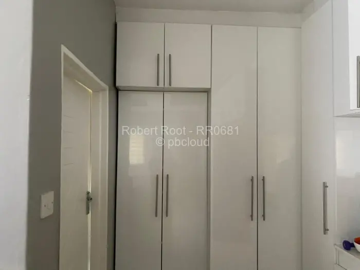 7 Bedroom House for Sale in Chitungwiza, Chitungwiza