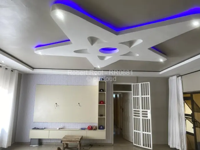 7 Bedroom House for Sale in Chitungwiza, Chitungwiza