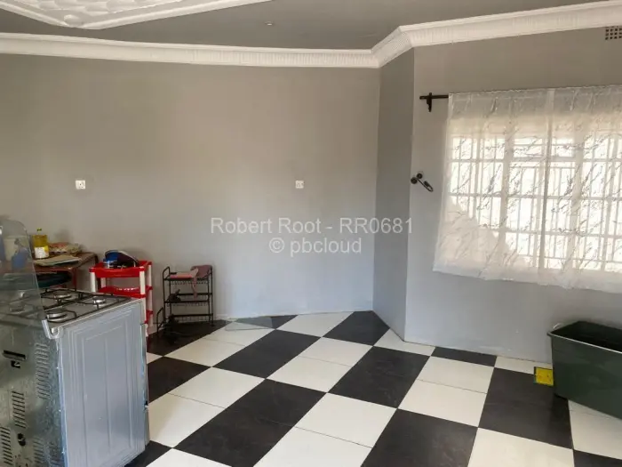 7 Bedroom House for Sale in Chitungwiza, Chitungwiza