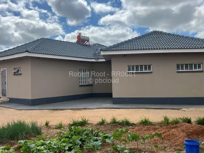 7 Bedroom House for Sale in Chitungwiza, Chitungwiza