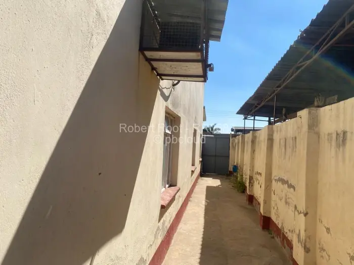 Warehouse/Industrial for Sale in Chitungwiza, Chitungwiza