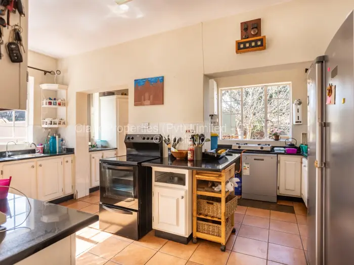7 Bedroom House for Sale in Chisipite, Harare
