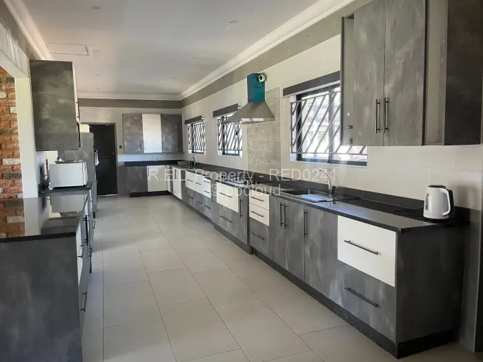 4 Bedroom House for Sale in Kumalo, Bulawayo