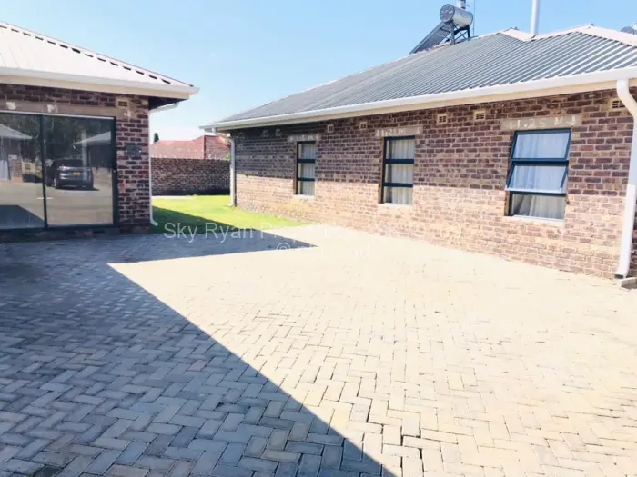 Townhouse/Complex/Cluster for Sale in Marlborough, Harare