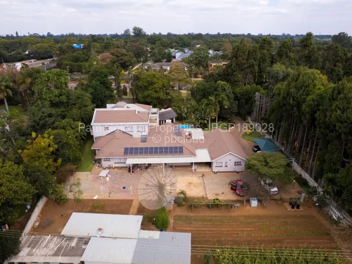 8 Bedroom House for Sale in Borrowdale, Harare