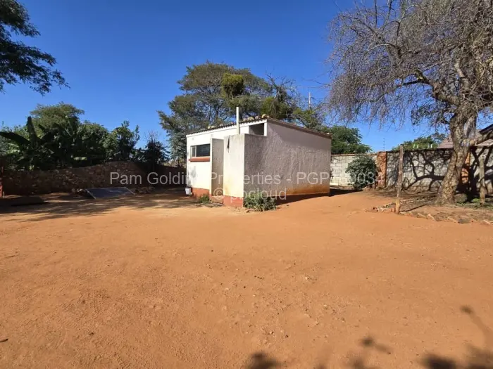 3 Bedroom House for Sale in Matsheumhlope, Bulawayo