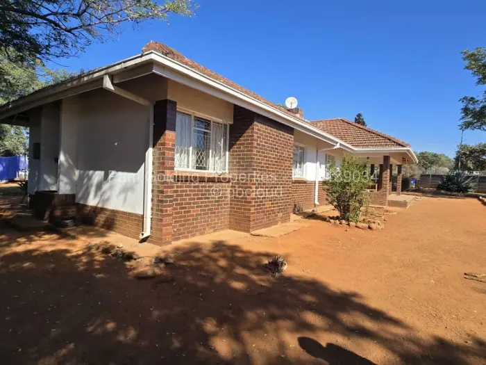 3 Bedroom House for Sale in Matsheumhlope, Bulawayo