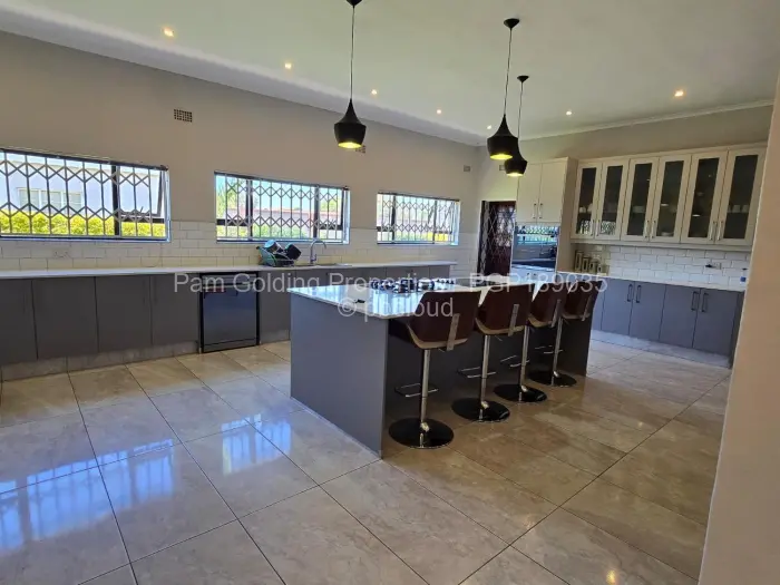 5 Bedroom House for Sale in Trenance, Bulawayo