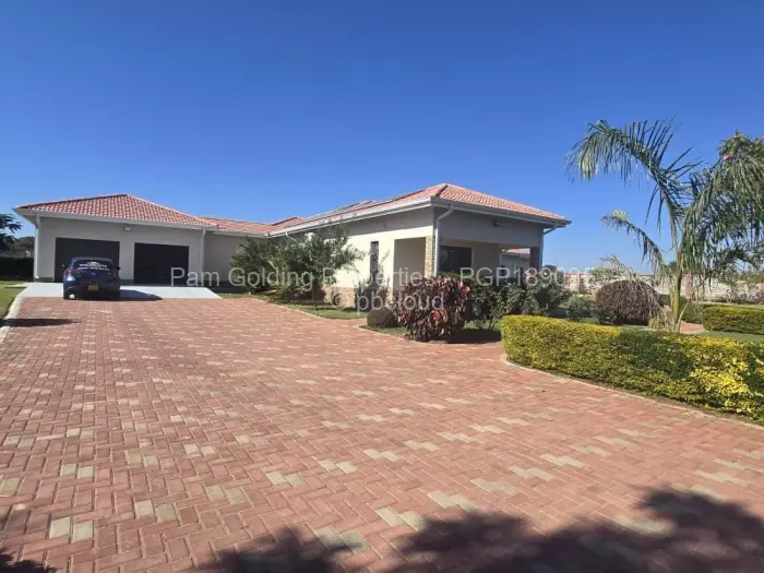 5 Bedroom House for Sale in Trenance, Bulawayo
